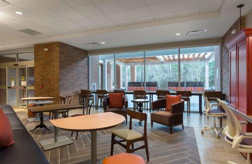 Belmont Historic District Hotel | Comfortable Home2 Suites in Charlotte Belmont, NC - 8.6/10