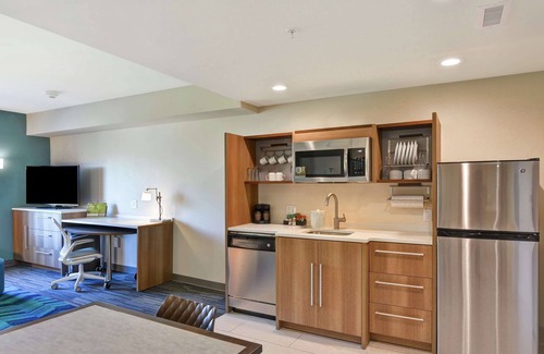 Dayton Hotel | Cozy Home2 Suites by Hilton Dayton Vandalia with Pool