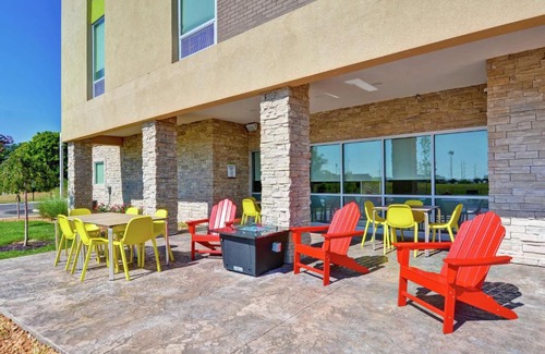 Dayton Hotel | Convenient Home2 Suites in Dayton Vandalia with Pool