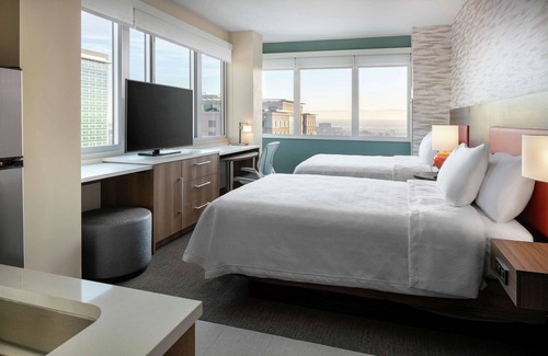 Downtown Denver Hotel | Comfortable Home2 Suites in Denver with Family-Friendly Amenities