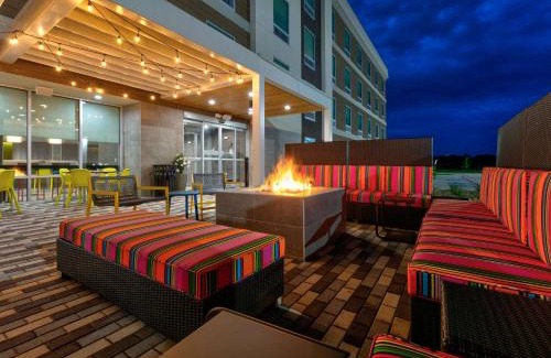 El Campo Hotel | Pet-Friendly Home2 Suites by Hilton El Campo with Ocean View
