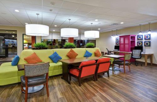 El Reno Hotel | Pet-Friendly Home2 Suites by Hilton El Reno with Pool Access