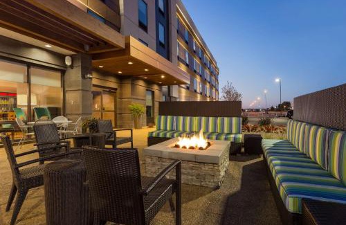 Fargo Hotel | Pet-Friendly Home2 Suites by Hilton Fargo with Pool Access