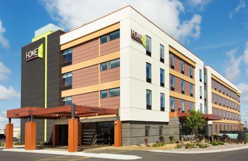 Fargo Hotel | Pet-Friendly Home2 Suites by Hilton Fargo with Pool Access