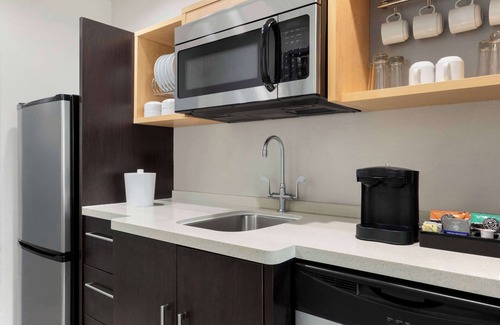 Florence Hotel | Comfortable Home2 Suites with Pool & Family-Friendly Amenities