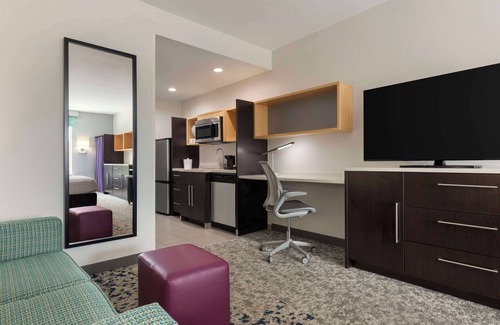 Florence Hotel | Comfortable Home2 Suites with Pool & Family-Friendly Amenities