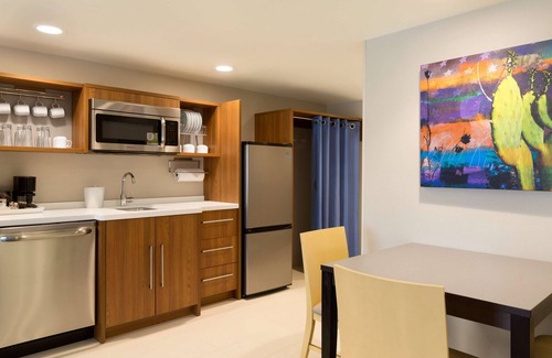 Glendale Sports and Entertainment District Hotel | Eco-Friendly Home2 Suites by Hilton Glendale - Westgate