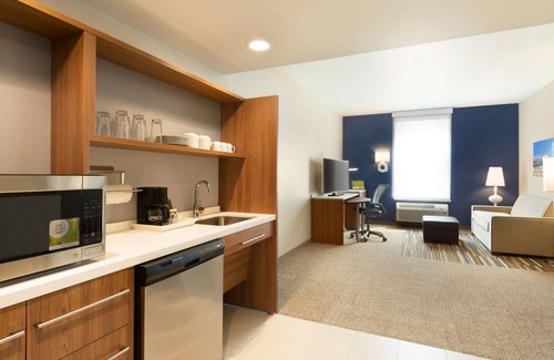 Glendale Sports and Entertainment District Hotel | Eco-Friendly Home2 Suites by Hilton Glendale - Westgate