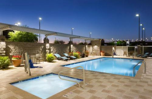 Glendale Sports and Entertainment District Hotel | Discover Home2 Suites By Hilton Glendale Westgate