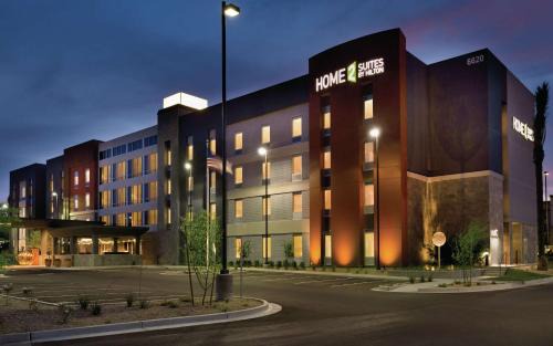Glendale Sports and Entertainment District Hotel | Discover Home2 Suites By Hilton Glendale Westgate