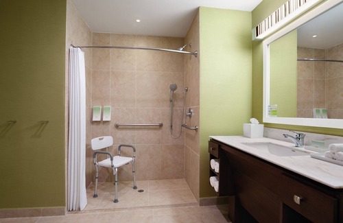 Goldsboro Hotel | Inviting Home2 Suites by Hilton Goldsboro with Pool & Breakfast