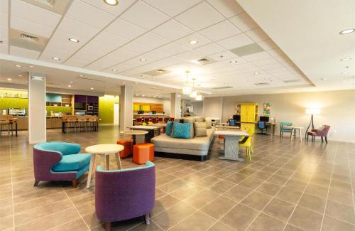 Hammond Hotel | Relax at Home2 Suites By Hilton Hammond with Pool Access