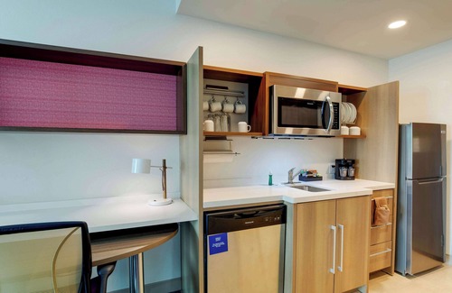 Hammond Hotel | Relax at Home2 Suites by Hilton Hammond - Family-Friendly Stay