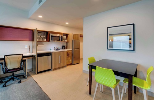 Hammond Hotel | Relax at Home2 Suites by Hilton Hammond - Family-Friendly Stay