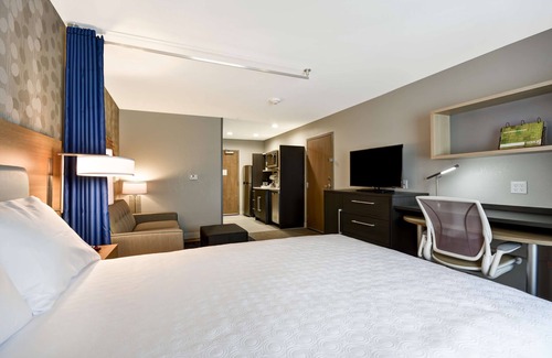 Jackson Hotel | Top-Rated Home2 Suites by Hilton Jackson with Pool & Breakfast