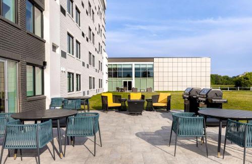 Kingston Hotel | Pet-Friendly Home2 Suites By Hilton Kingston with Pool