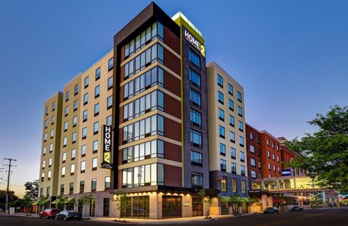 Central Business District Hotel | Pet-Friendly Retreat at Home2 Suites Kalamazoo Downtown
