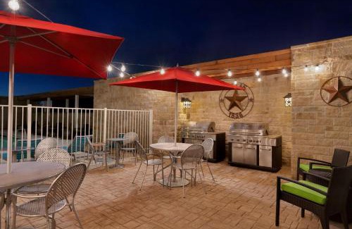 Lubbock Hotel | Comfortable Home2 Suites by Hilton Lubbock with Pool & Kitchen