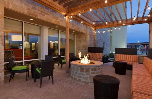 Lubbock Hotel | Comfortable Home2 Suites by Hilton Lubbock with Pool & Kitchen