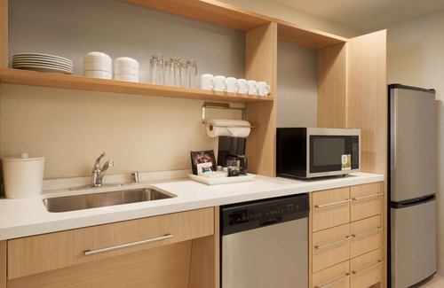Waukesha Hotel | Relax at Home2 Suites by Hilton Milwaukee Brookfield