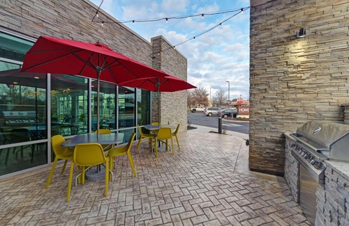 Ellendale Hotel | Discover Home2 Suites by Hilton Memphis with Pool & Ocean View