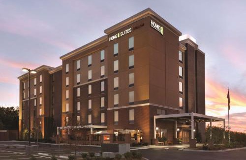 Franklin Hotel | Pet-Friendly Retreat at Home2 Suites by Hilton Franklin