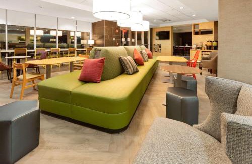 Newark Hotel | Convenient Home2 Suites by Hilton Near Newark Airport
