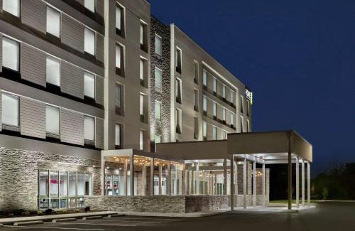 Norfolk - Virginia Beach Hotel | Pet-Friendly Home2 Suites Near Norfolk Airport with Breakfast