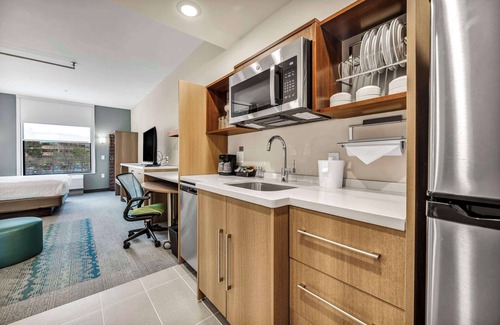 Southwest Raleigh Hotel | Comfortable Home2 Suites by Hilton Raleigh with Pool & Spa