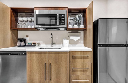 Southwest Raleigh Hotel | Comfortable Home2 Suites by Hilton Raleigh with Pool & Spa