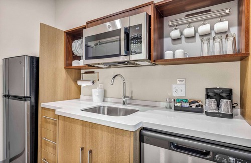 Southwest Raleigh Hotel | Comfortable Home2 Suites by Hilton Raleigh with Pool & Spa