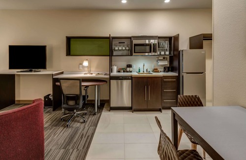 Reno/Tahoe Airport Hotel | Inviting Home2 Suites by Hilton Reno with Pool & Breakfast