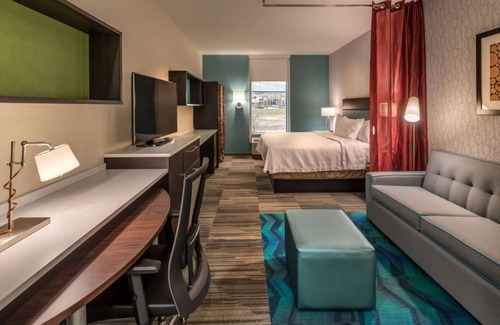 Reno/Tahoe Airport Hotel | Inviting Home2 Suites by Hilton Reno with Pool & Breakfast