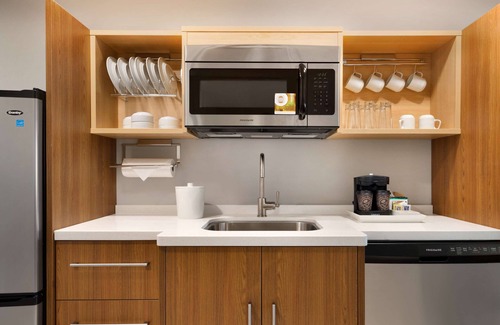Roanoke Hotel | Modern Home2 Suites by Hilton Roanoke: Pool & Breakfast Included
