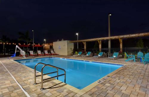 Sarasota Hotel | Experience Home2 Suites by Hilton in Sarasota, FL