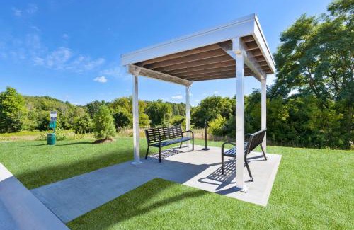 Saginaw Hotel | Welcoming Home2 Suites by Hilton Saginaw, MI with Pools