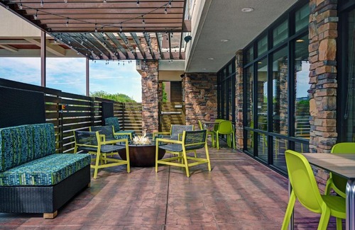 Tracy Hotel | Cozy Home2 Suites by Hilton Tracy: Pet-Friendly Retreat
