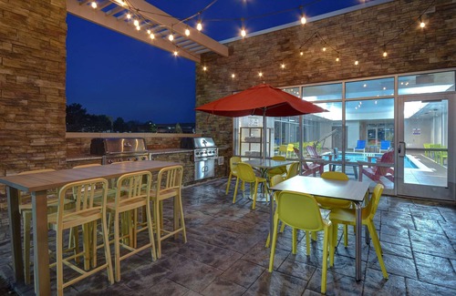 Troy Hotel | Highly Rated Home2 Suites by Hilton Troy with Pool and Kitchen