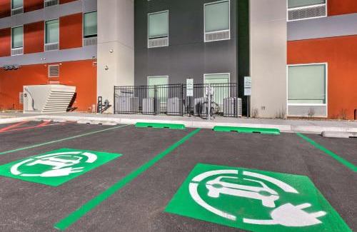 Tulsa Hotel | Ideal Home2 Suites By Hilton Tulsa Airport with Pool Access