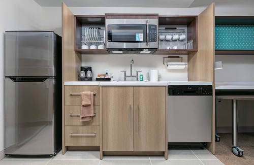 Tulsa Hotel | Highly Rated Home2 Suites by Hilton Tulsa Airport with Pool
