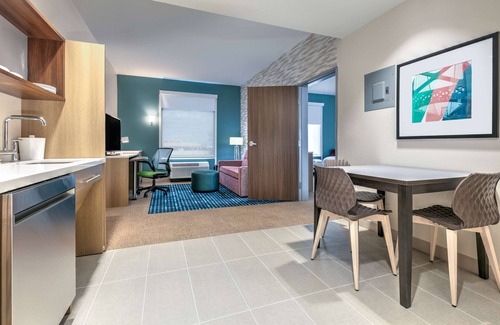 Tulsa Hotel | Highly Rated Home2 Suites by Hilton Tulsa Airport with Pool