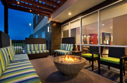 Inniswold Hotel | Pet-Friendly Home2 Suites in Baton Rouge with Pool Access