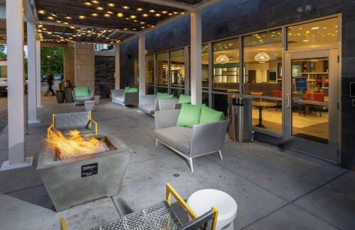 South Loop Hotel | Pet-Friendly Home2 Suites Near Mall of America, Rated 9.1