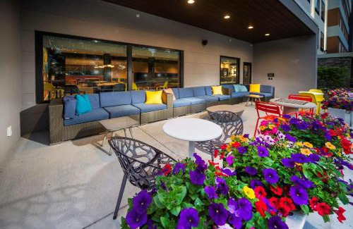 South Loop Hotel | Pet-Friendly Home2 Suites Near Mall of America, Rated 9.1