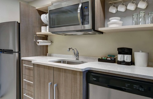 Bordentown Hotel | Discover Home2 Suites by Hilton Bordentown with Pool & Spa