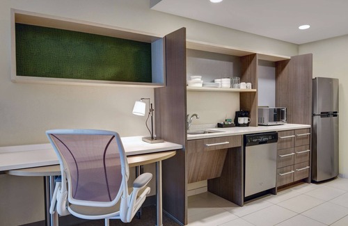 Bordentown Hotel | Discover Home2 Suites by Hilton Bordentown with Pool & Spa