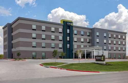 Brownwood Hotel | Explore Home2 Suites By Hilton Brownwood with Pool & Family Fun