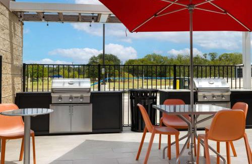 Brownwood Hotel | Explore Home2 Suites By Hilton Brownwood with Pool & Family Fun
