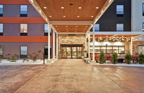 Carbondale Hotel | Discover Home2 Suites by Hilton Carbondale - Pet Friendly & Pool