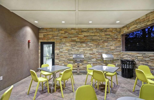 Carbondale Hotel | Discover Home2 Suites by Hilton Carbondale - Pet Friendly & Pool